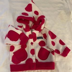 Infant Patagonia polka dots fleece jacket/coat in pink and white color. Size 6M.